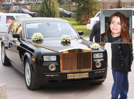 La Oradea, Monica Columbeanu s-a plimbat cu un Rolls Royce placat cu aur! (FOTO)